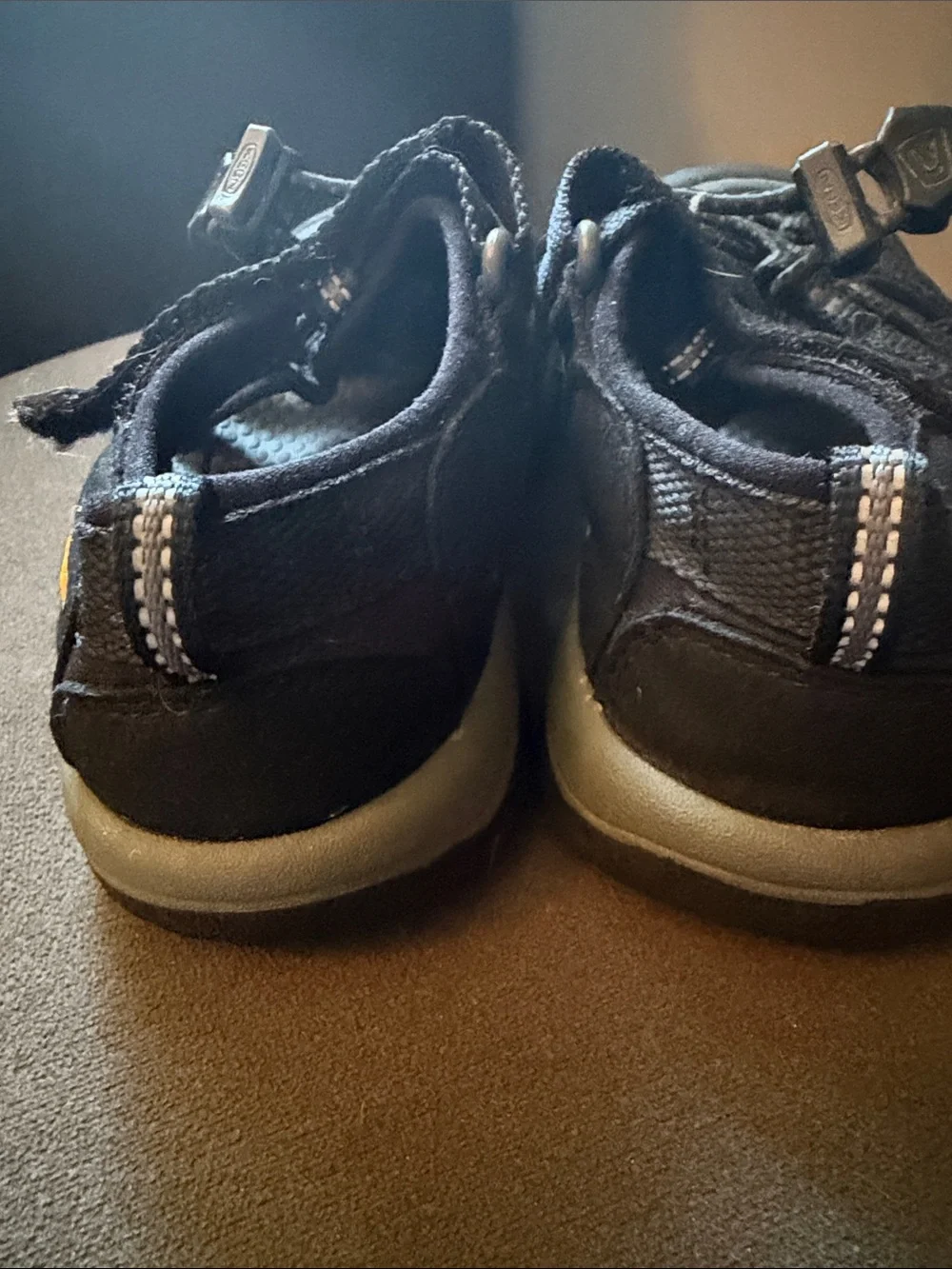 Keen lacing padded