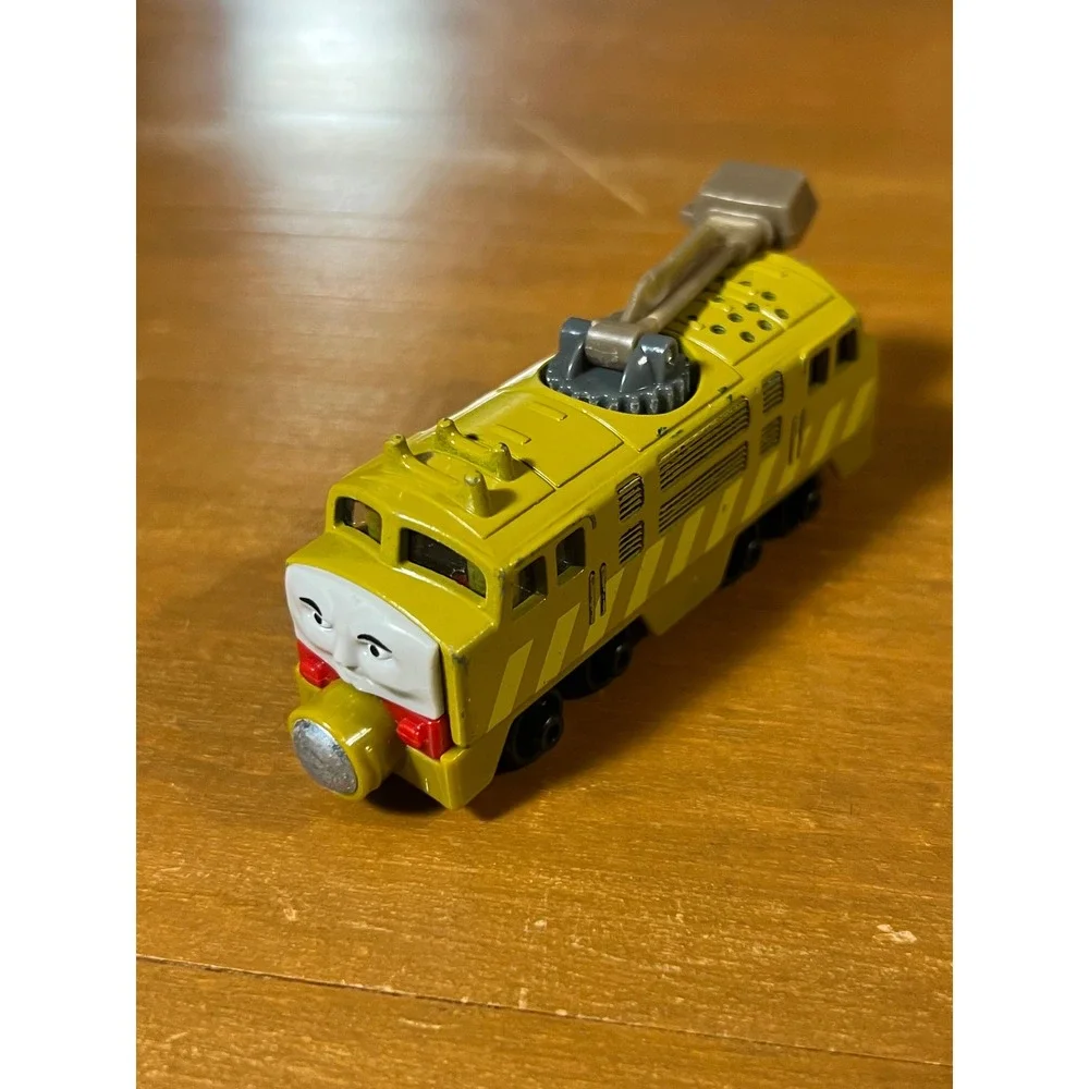 Thomas & Friends Take-n-Play Diesel 10 Die-Cast Metal Magnetic‎ Engine Train Toy