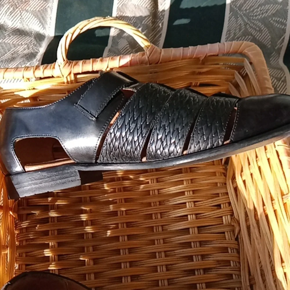 Men's  Stacey Adams leather shoe sandals flex size 10 .. Like New.