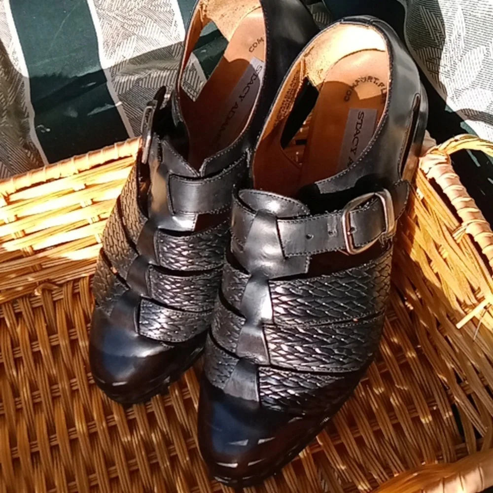 Men's  Stacey Adams leather shoe sandals flex size 10 .. Like New.
