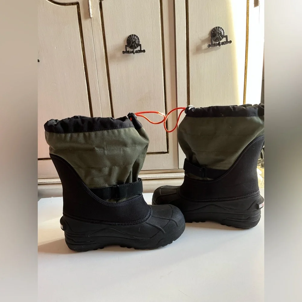 Like New Men’s Columbia Powderbug Plus Winter Boots Waterproof Size 6 Green