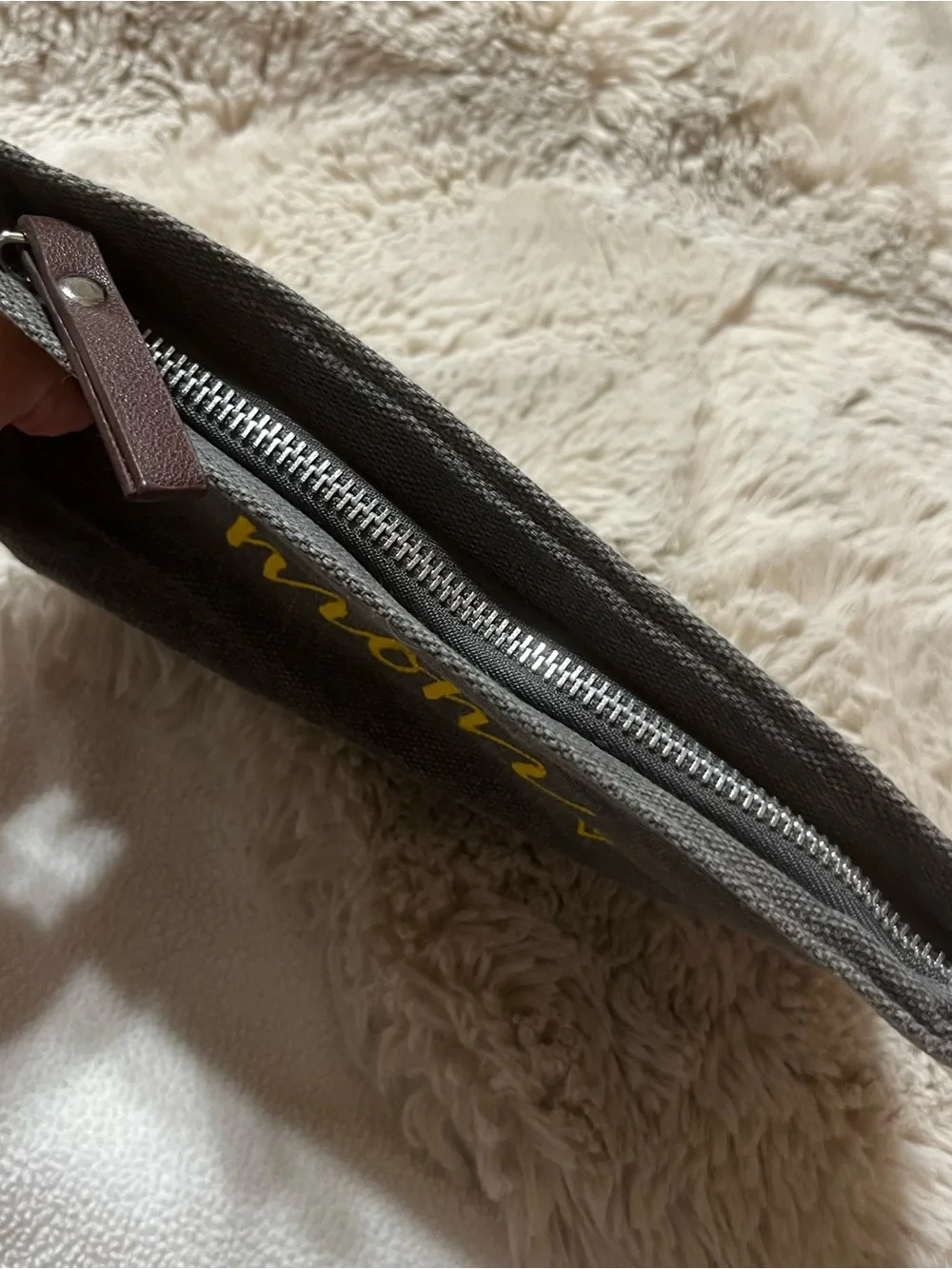 N/A grey canvas
