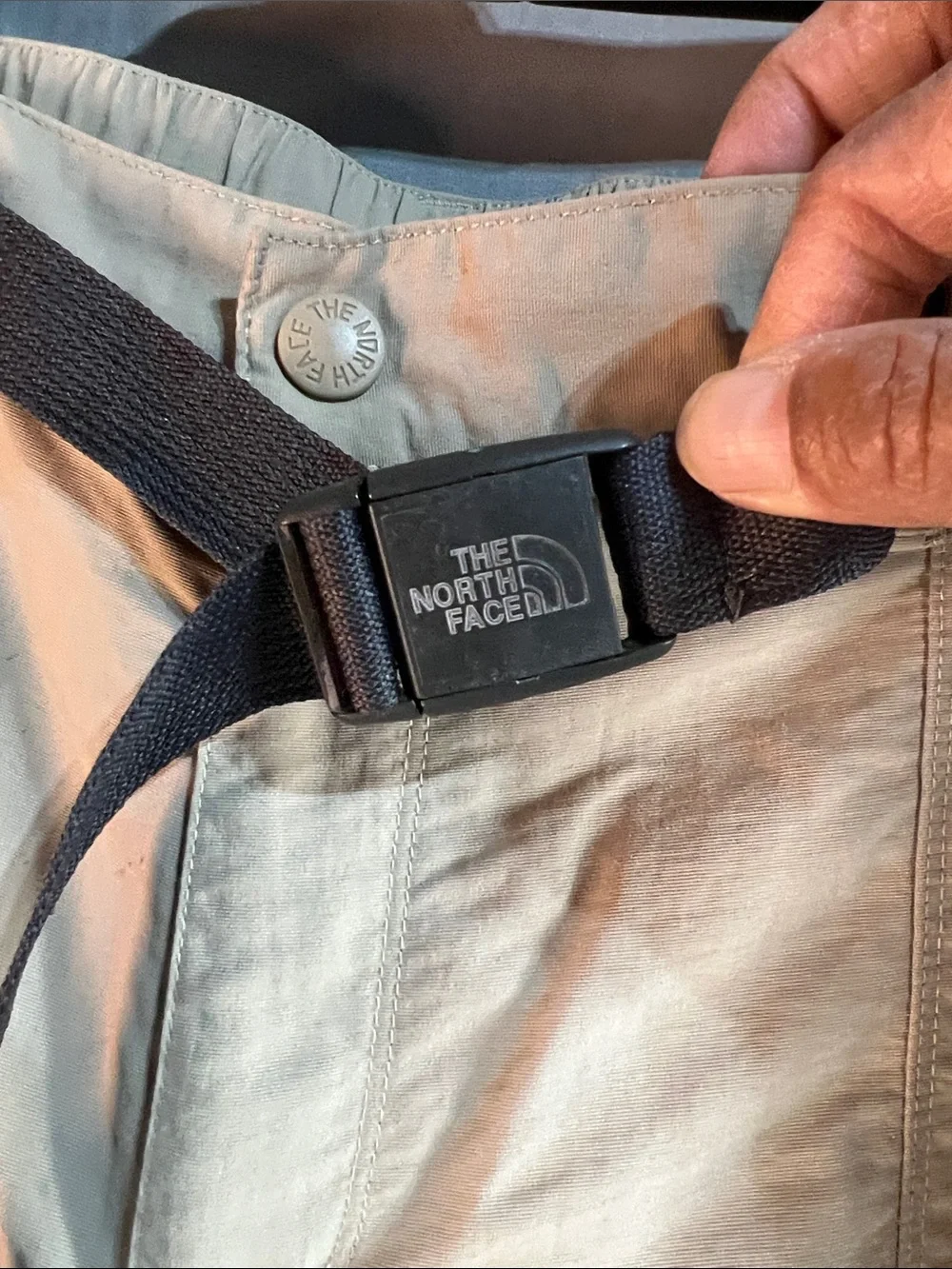 The North Face Men's Cargo Pants in Beige convertible turns into shorts men’s LG