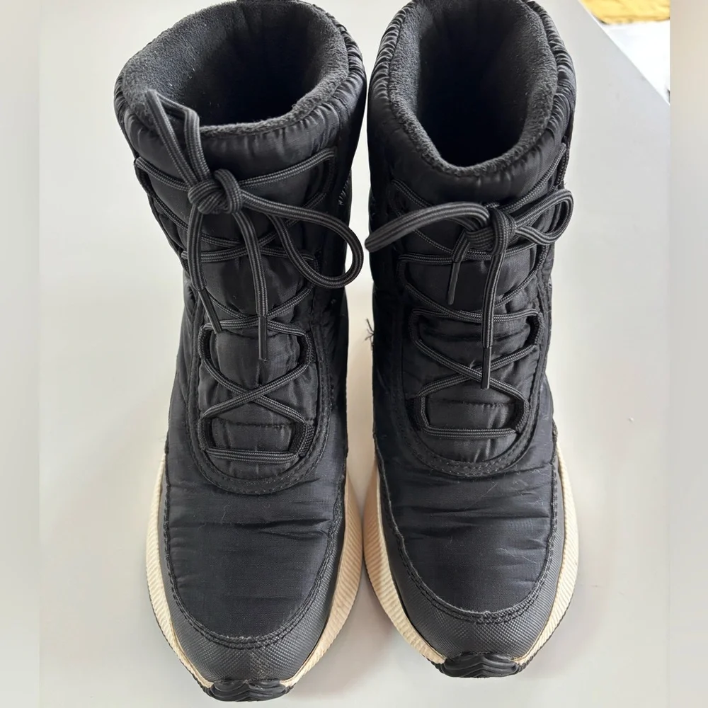 Sorel Out N About III Puffy Lace Boot Women’s 6.5