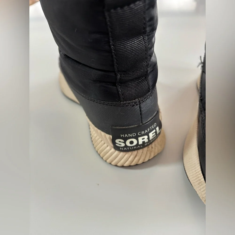 Sorel Out N About III Puffy Lace Boot Women’s 6.5