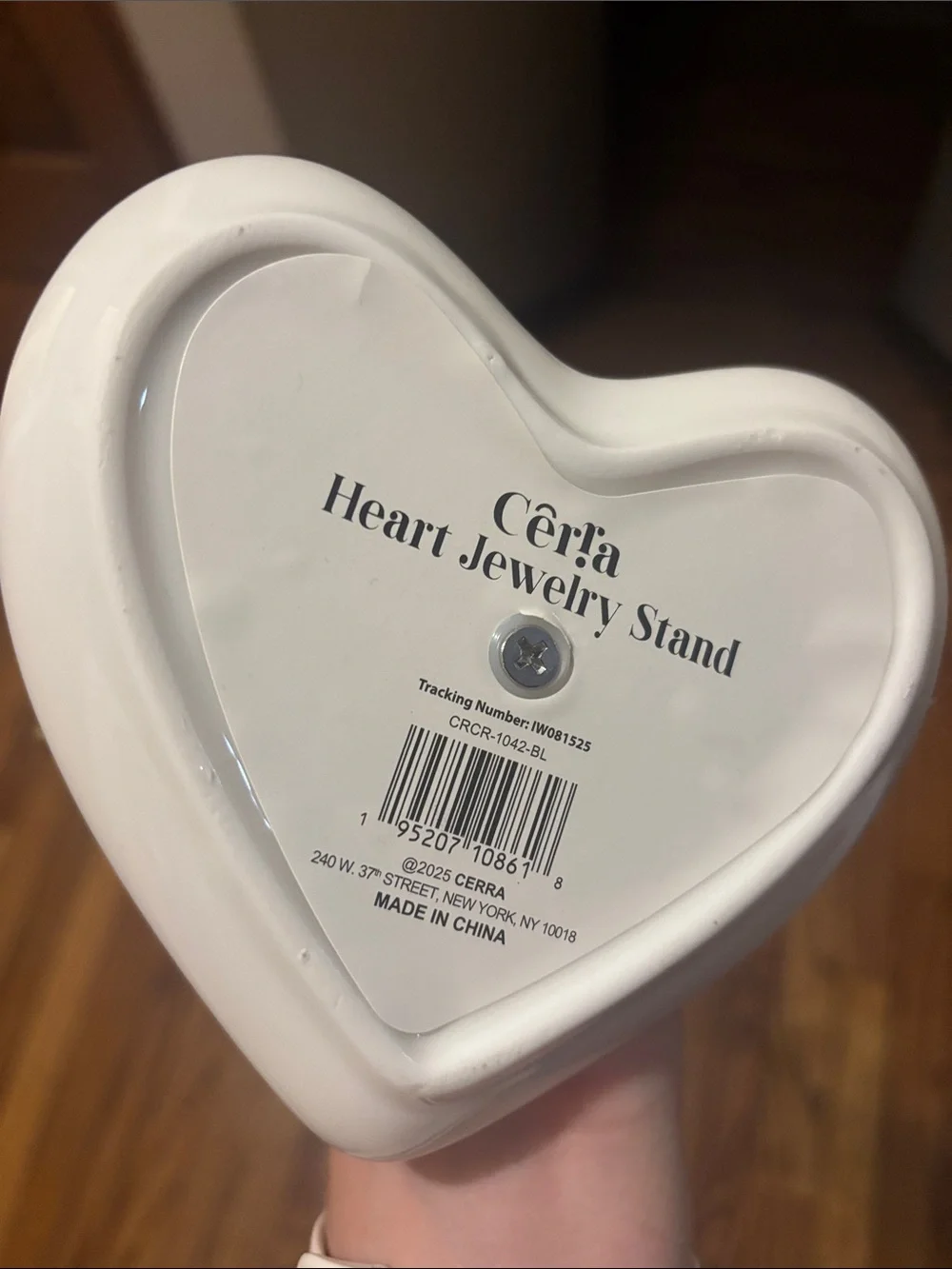 Target heart earrings stand
