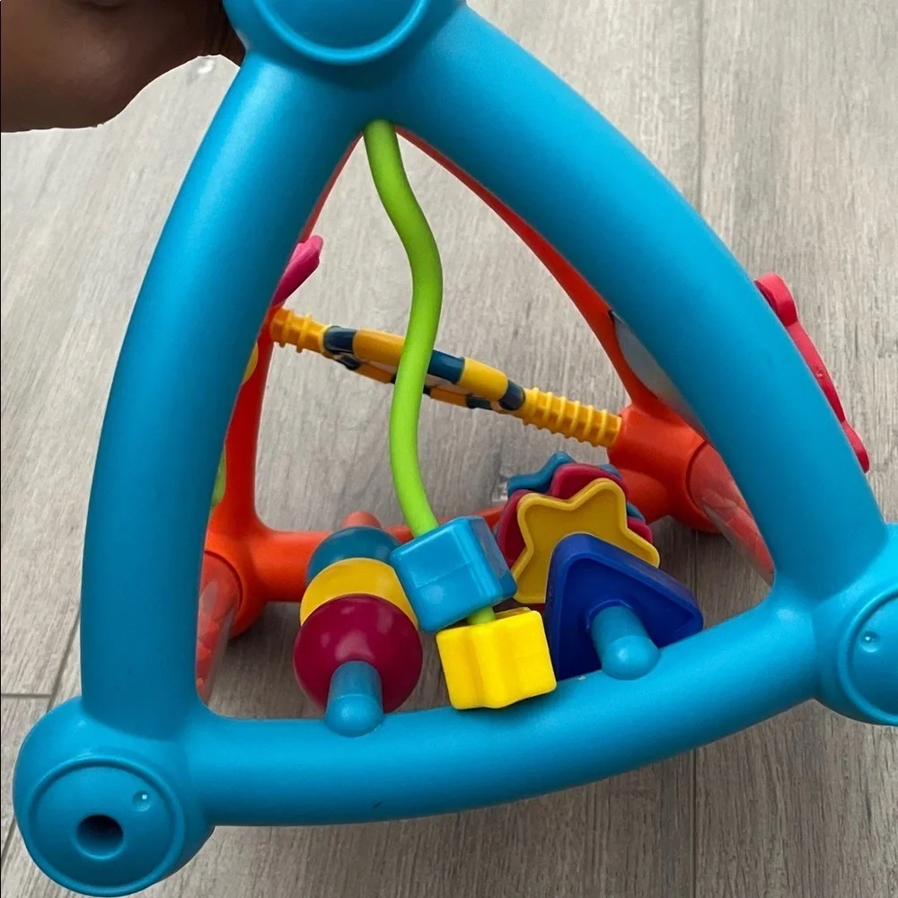 Infantino bright engaging