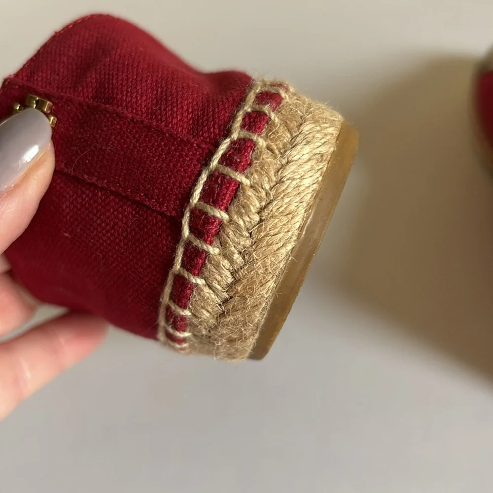Tory Burch color red