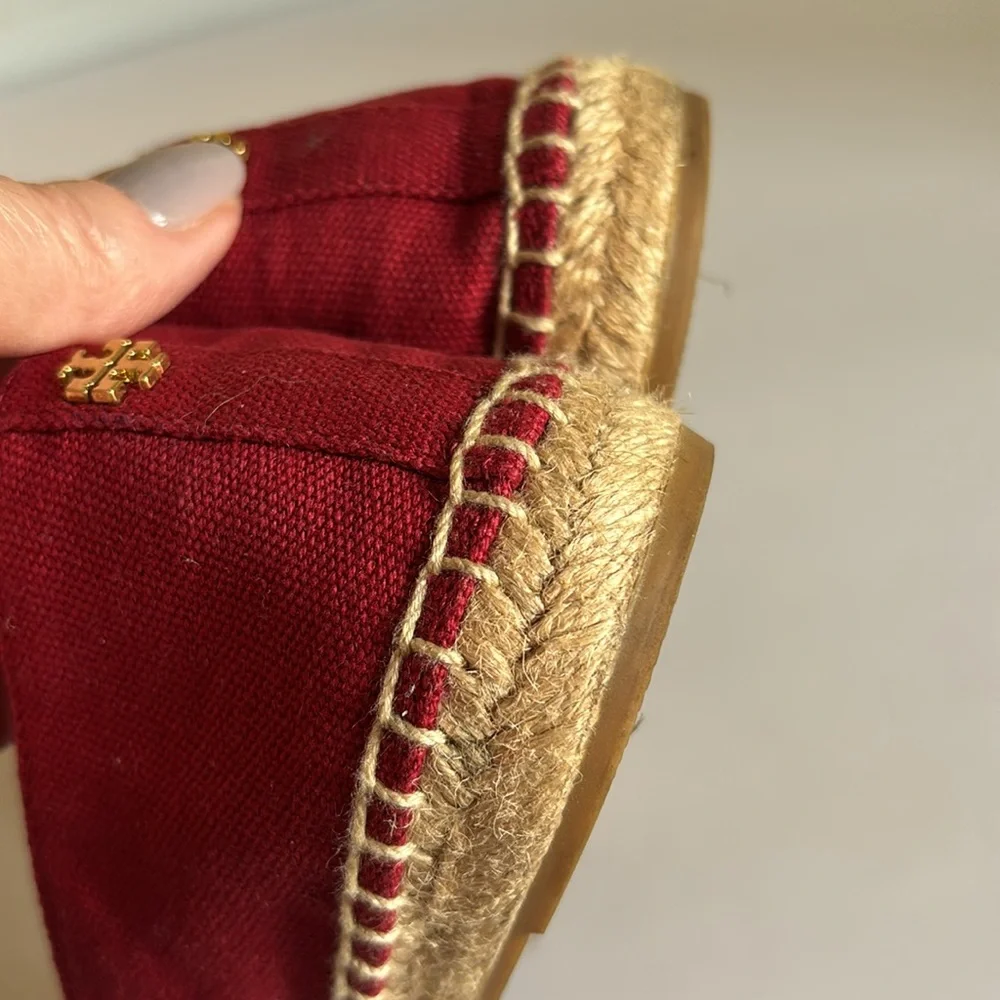 Tory Burch color red