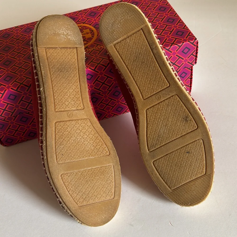 Tory Burch color red