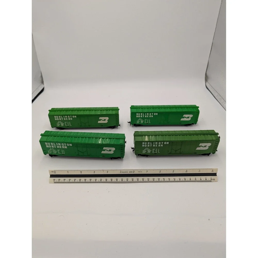 Lot of 4 HO Scale Burlington Northern‎ BN 100 024 Green Boxcars Model Train Cars