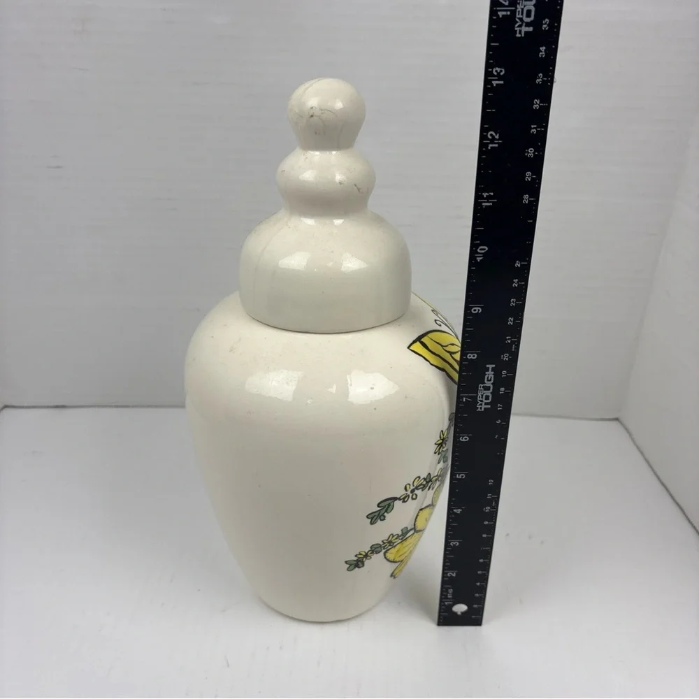 N/A unmarked vase