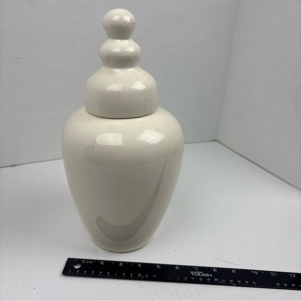 N/A unmarked vase