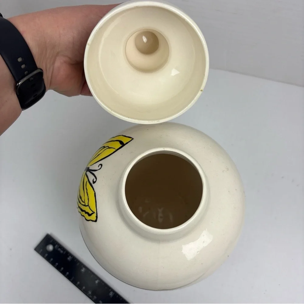 N/A unmarked vase