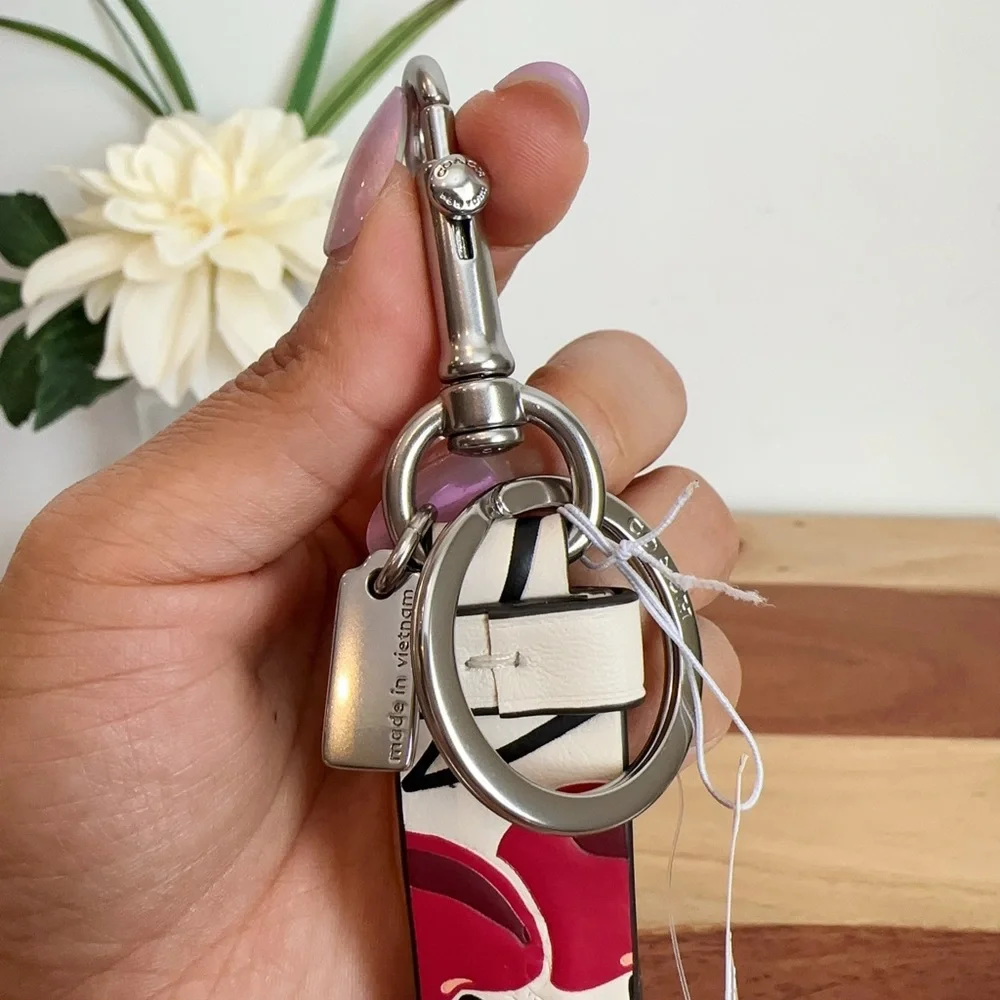 Coach nwt trigger