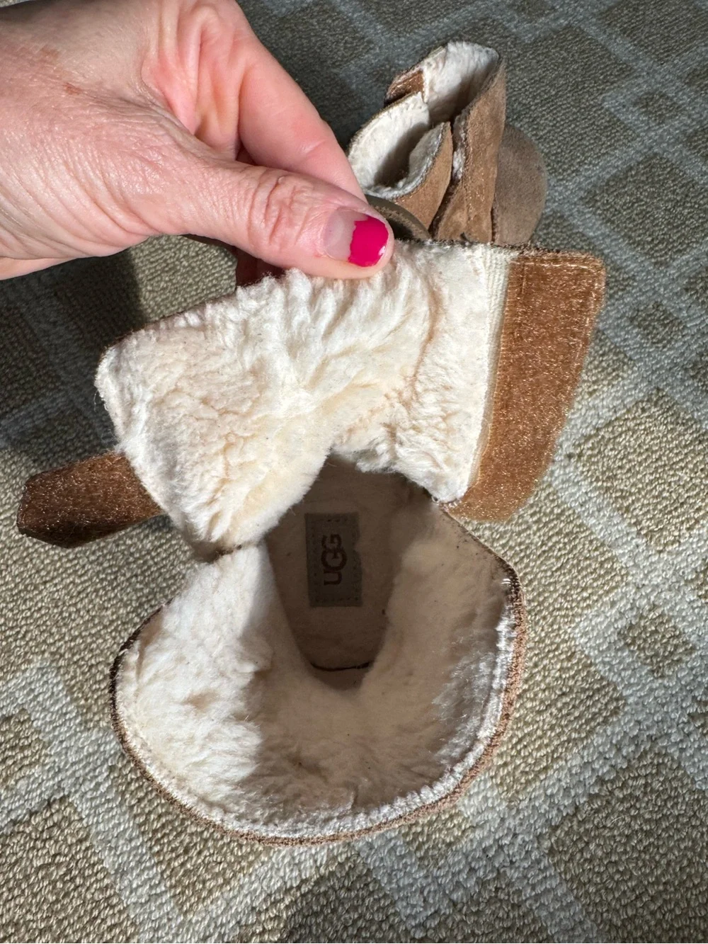UGG keep little