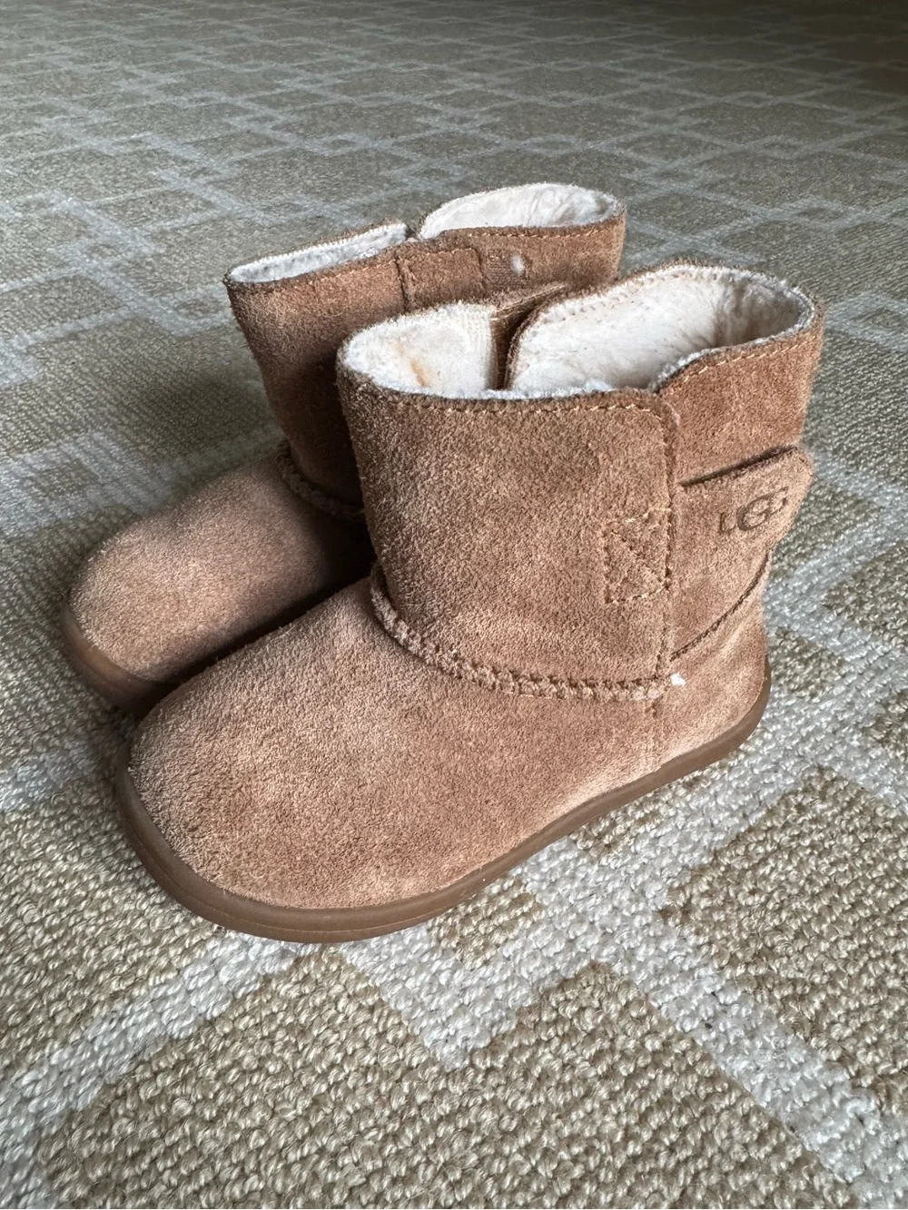 UGG keep little