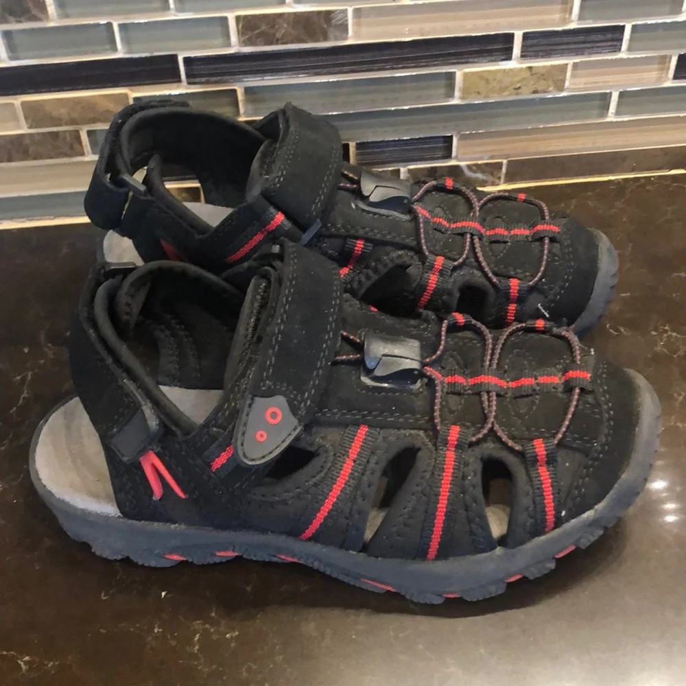 Beaver Creek kids black‎ red adventure Ari sandals
