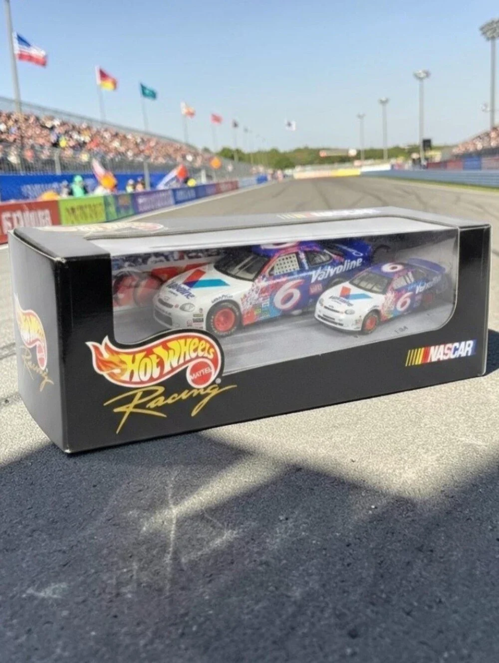 1998 Hot Wheels Racing Special 2 Car Pack Nascar #6 Valvoline 1:43 & 1:64 New In