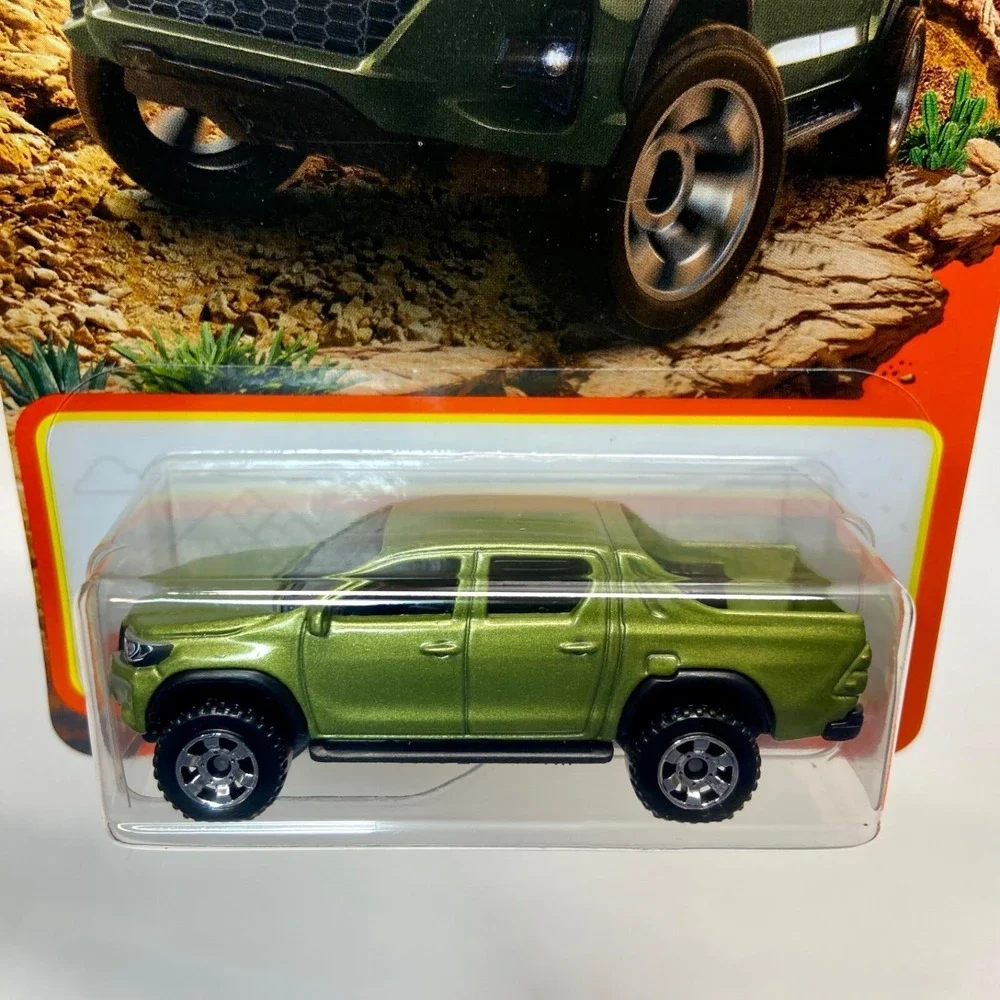 Matchbox 2018 Toyota Hilux 40/100 Green Metal 1/64‎ Toyota Official Truck 2023