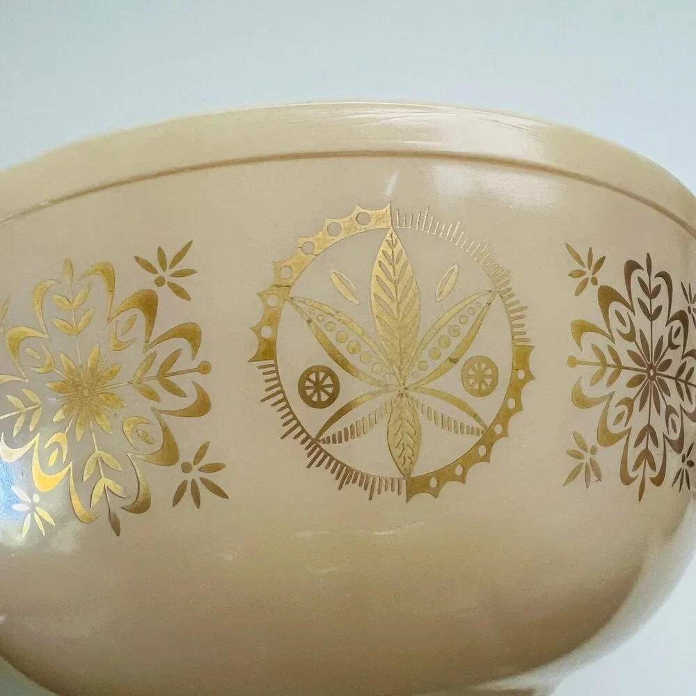 Pyrex beige gold