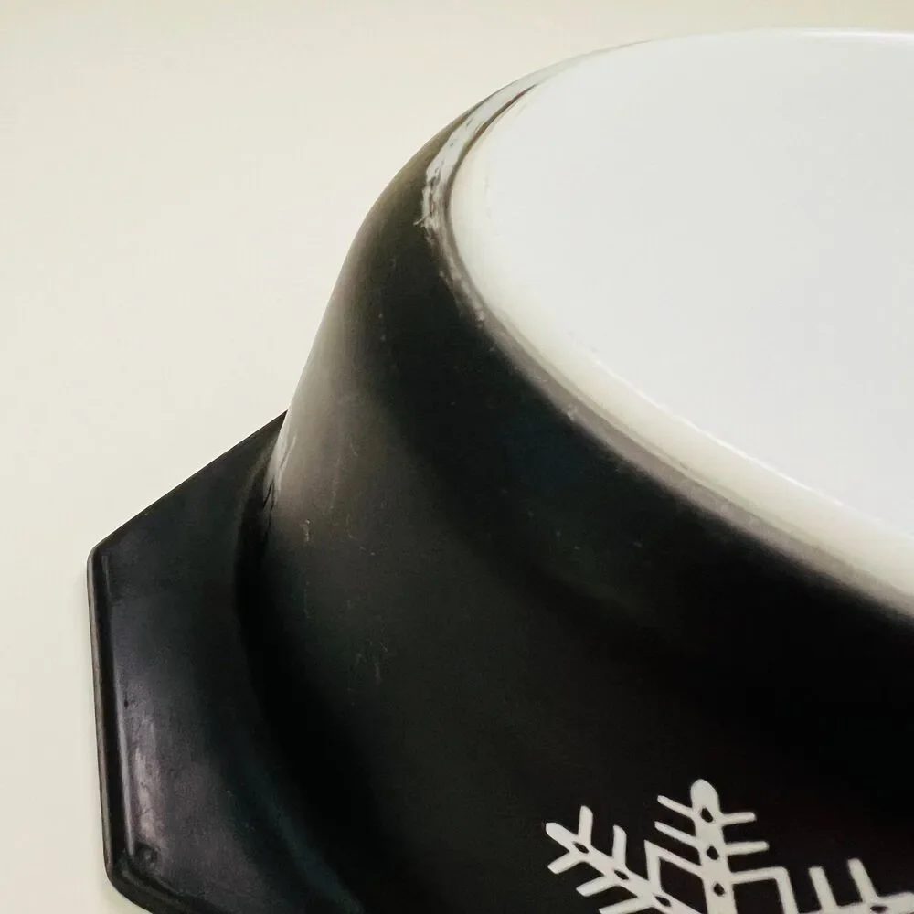 Pyrex black white