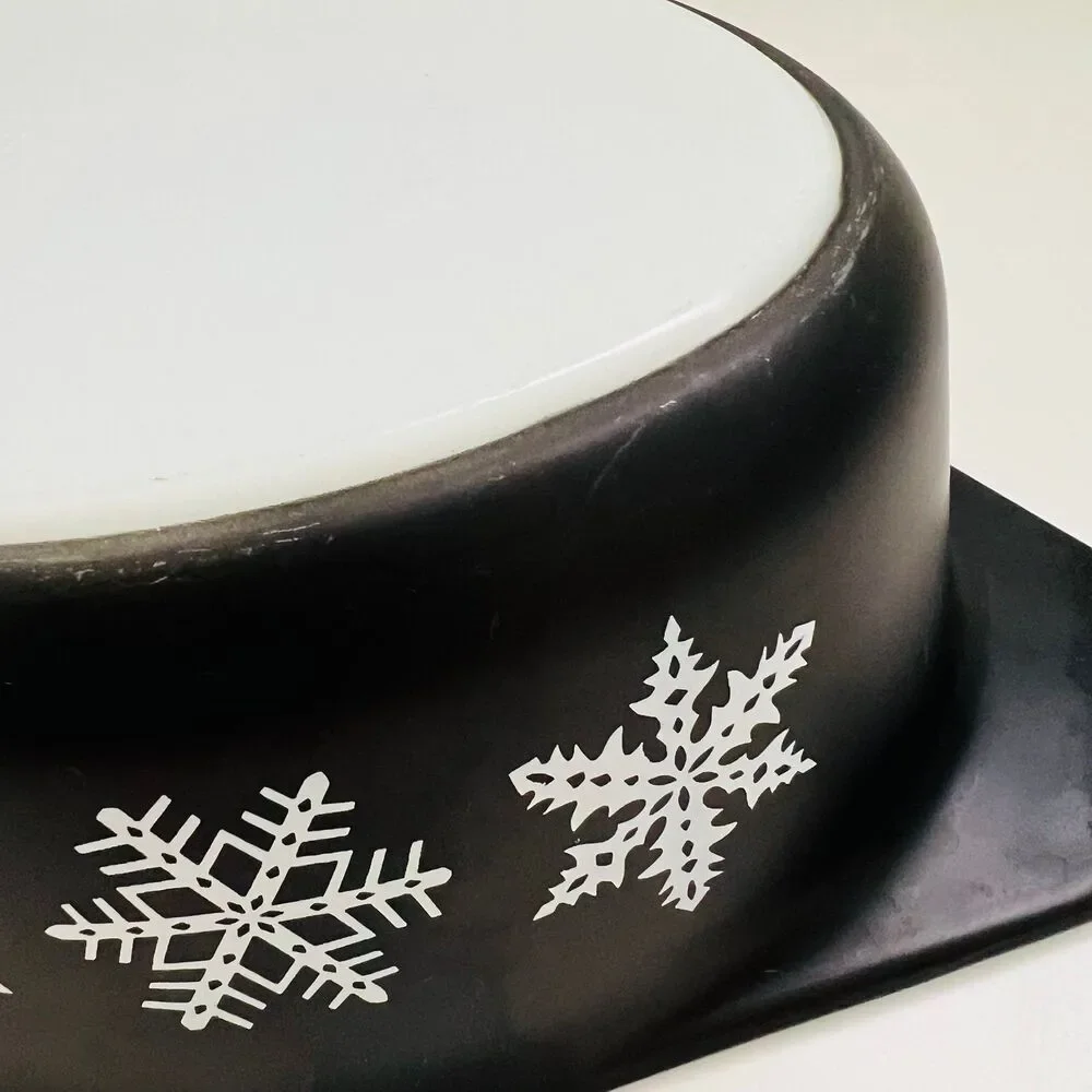Pyrex black white