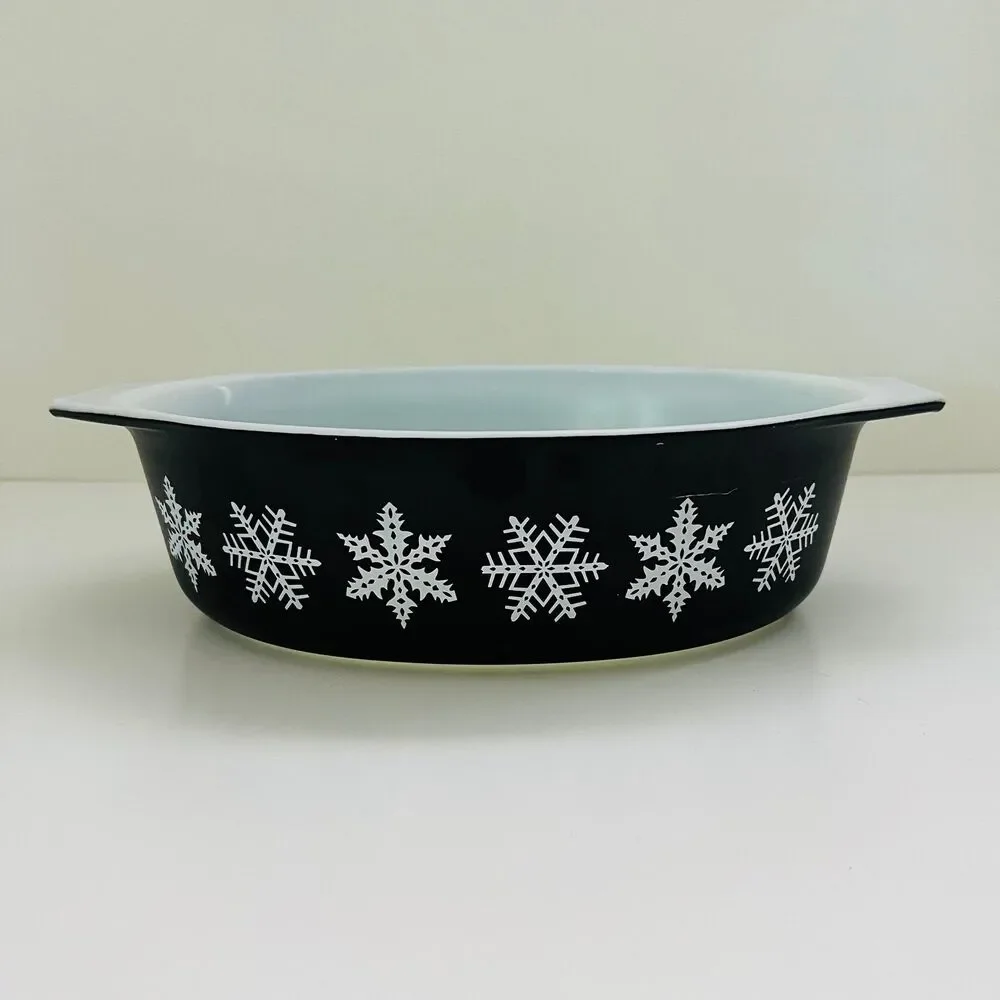 PYREX Black White Snowflake 045 Casserole Dish 2 1/2 Qt