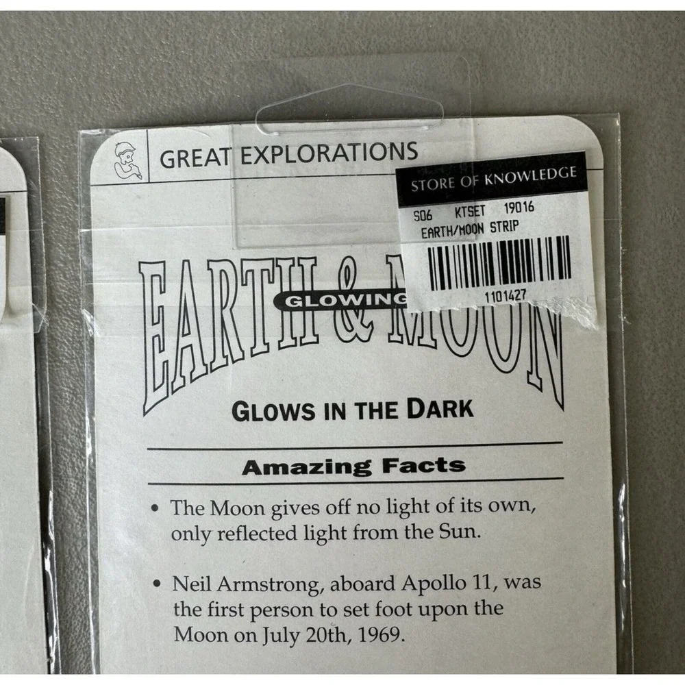 Great Explorations Glowing Earth And Moon Lot Of‎ 2 Glows In Dark Magnetic 90s
