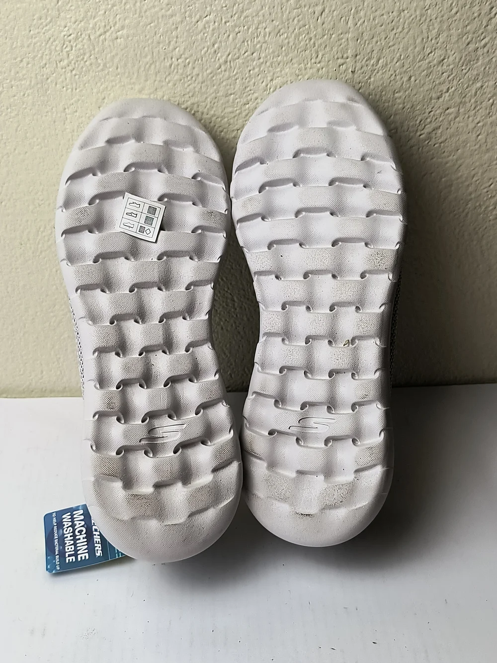 Skechers light gray