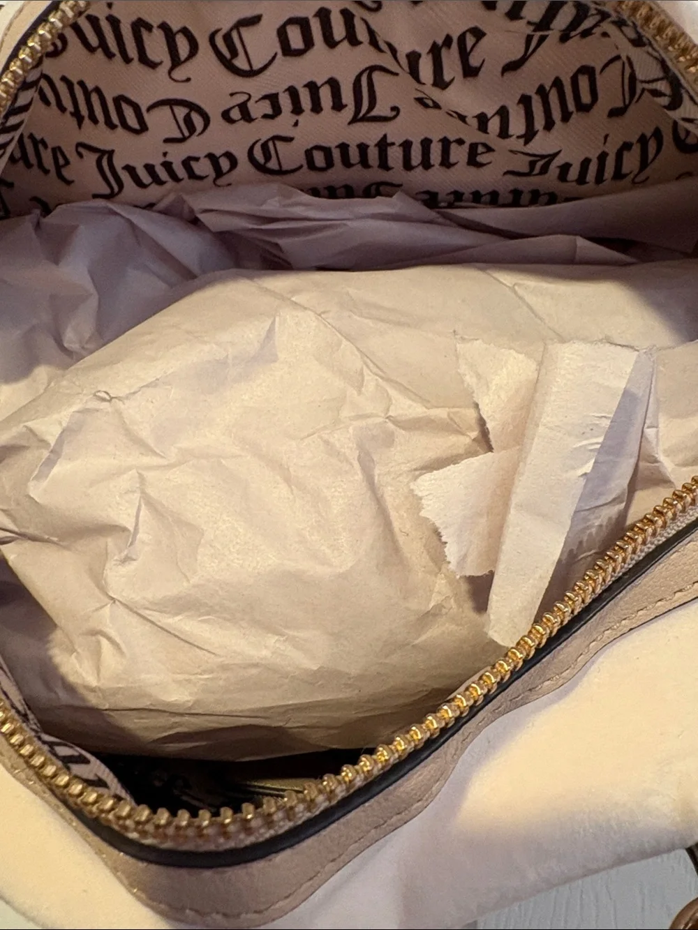 BNWT JUICY COUTURE  Juicy Couture Cream & Beige Embroidered Crest Satchel