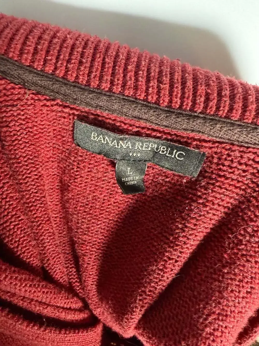 Banana Republic MendHenley Sweater w/Dual Chest Pockets in Burgundy, Large