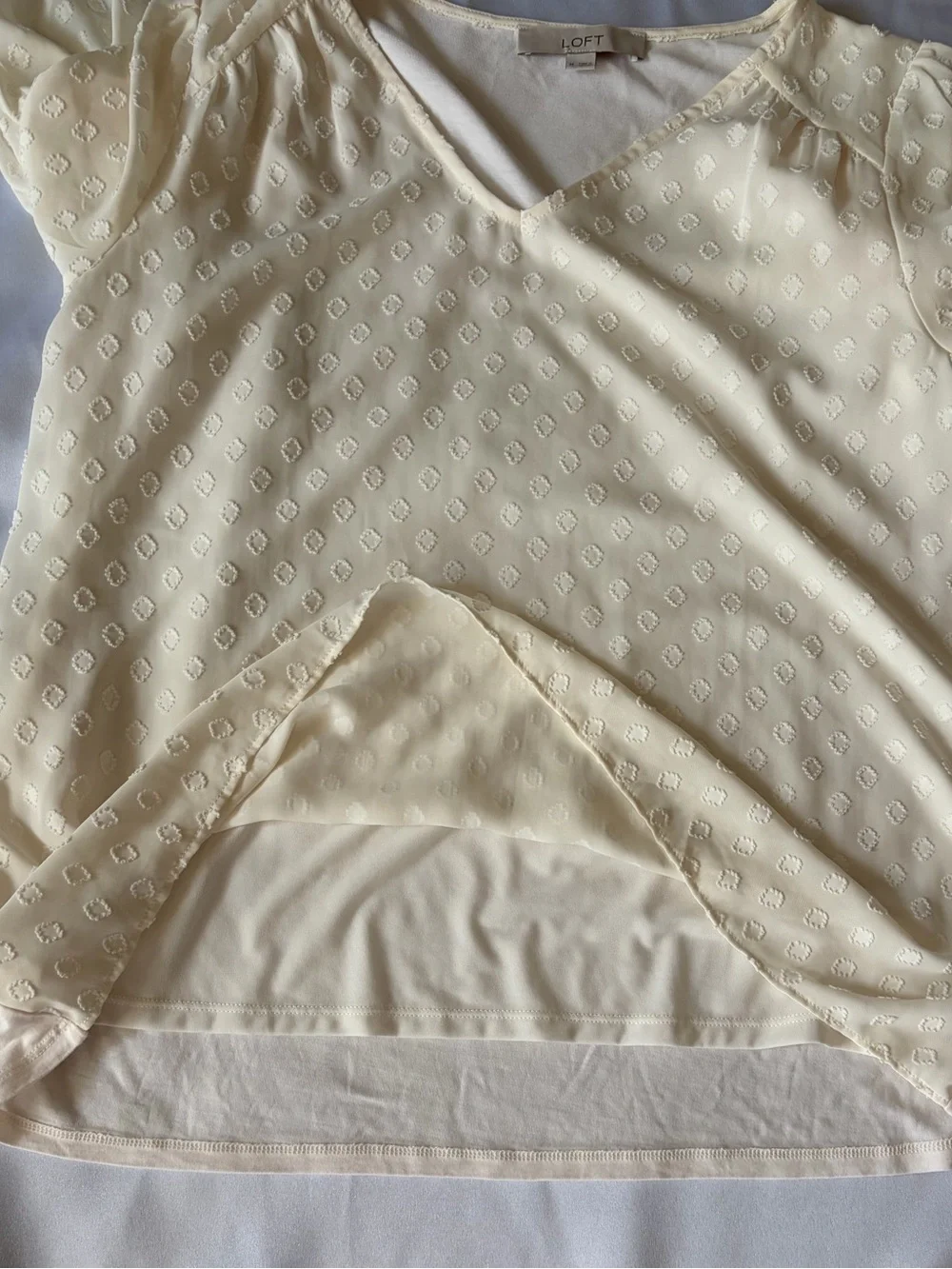 LOFT Cream V-Neck Short Sleeve Blouse M