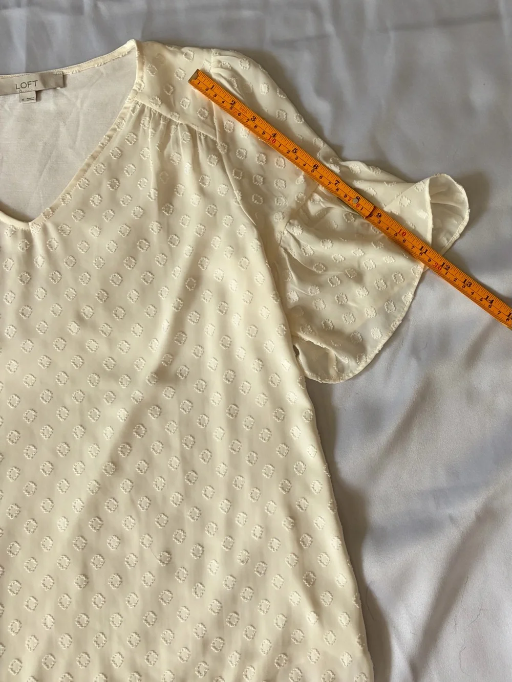 LOFT Cream V-Neck Short Sleeve Blouse M