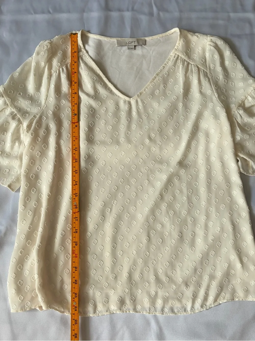 LOFT Cream V-Neck Short Sleeve Blouse M