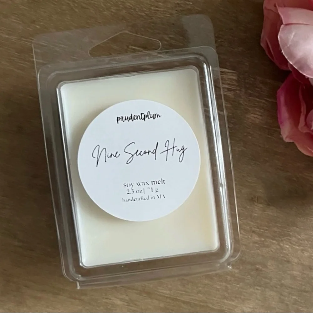 Nine Second Hug Signature Soy Wax Melt  2.5 oz | Melts For Wax Warmer Clamshell