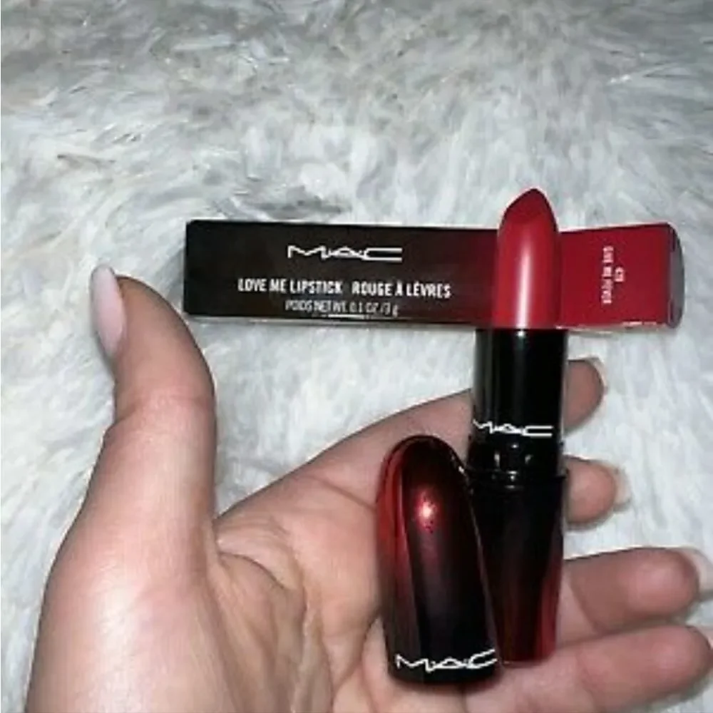 MAC Cosmetics 428 give