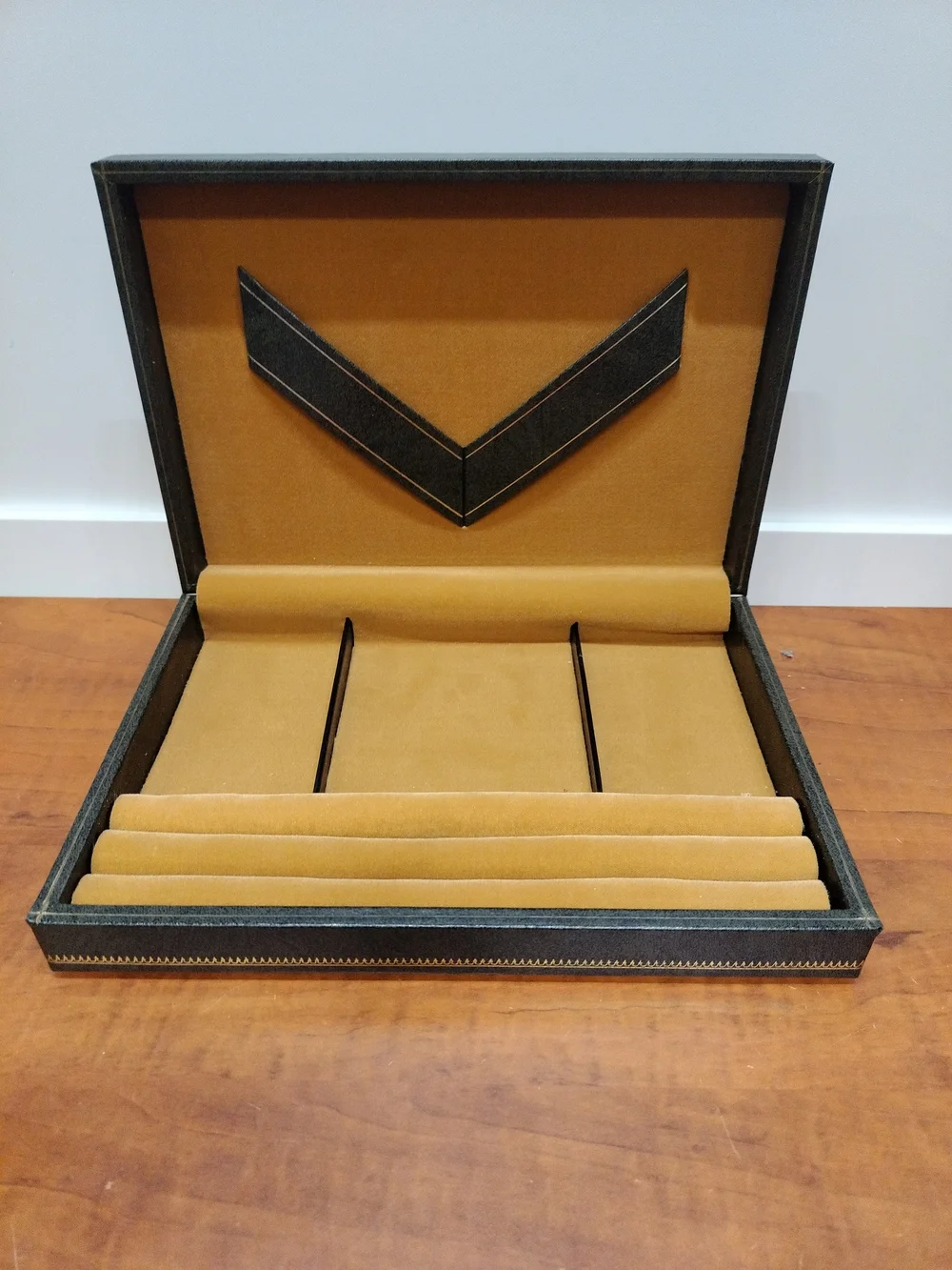 Swank men's jewelry box made in Sweden by Skandinaviska Etuifabriken 10X6.75X2