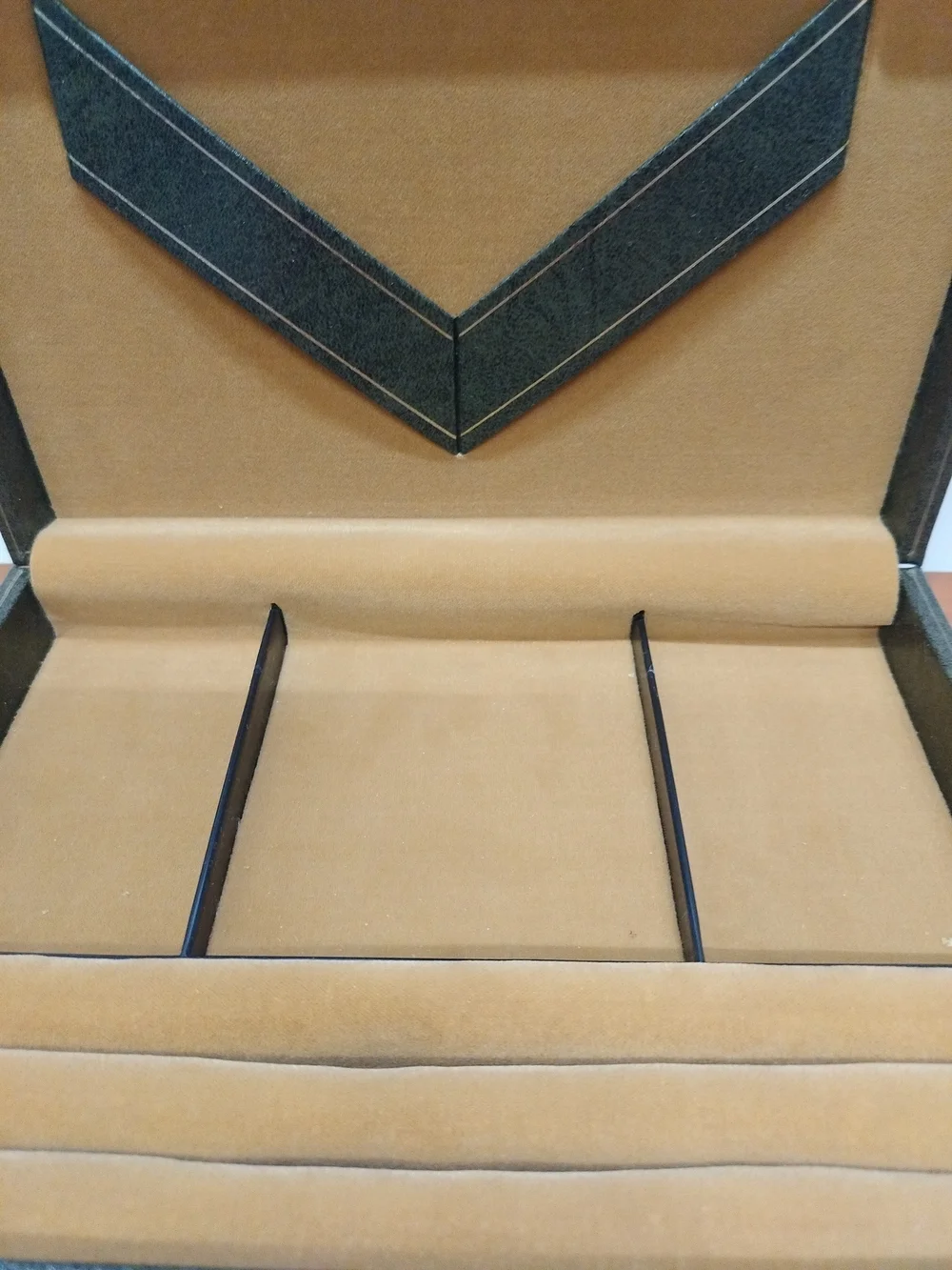 Swank men's jewelry box made in Sweden by Skandinaviska Etuifabriken 10X6.75X2