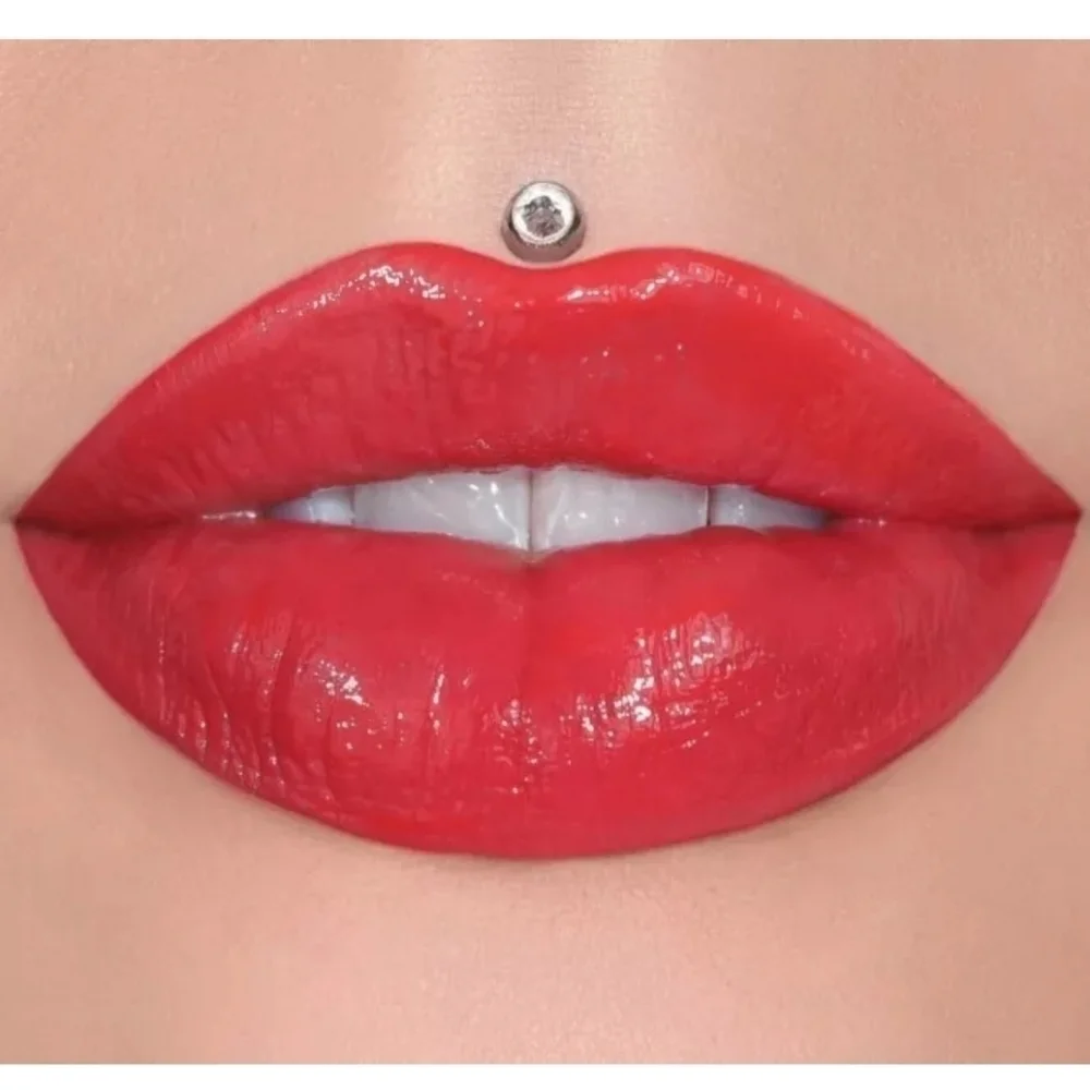 Jeffree Star red photo jeffree