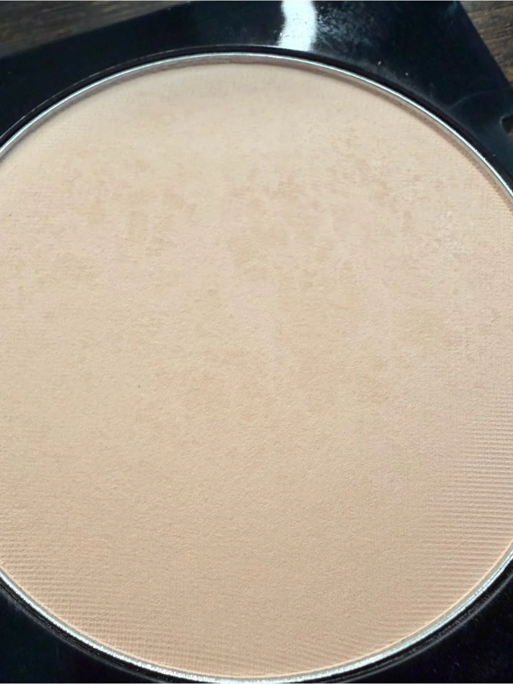Huda Beauty Easy Bake Pressed powder