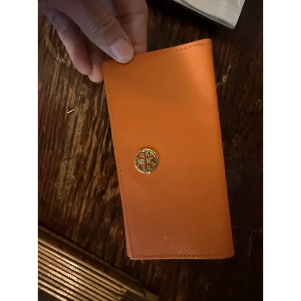Tory Burch closure metal