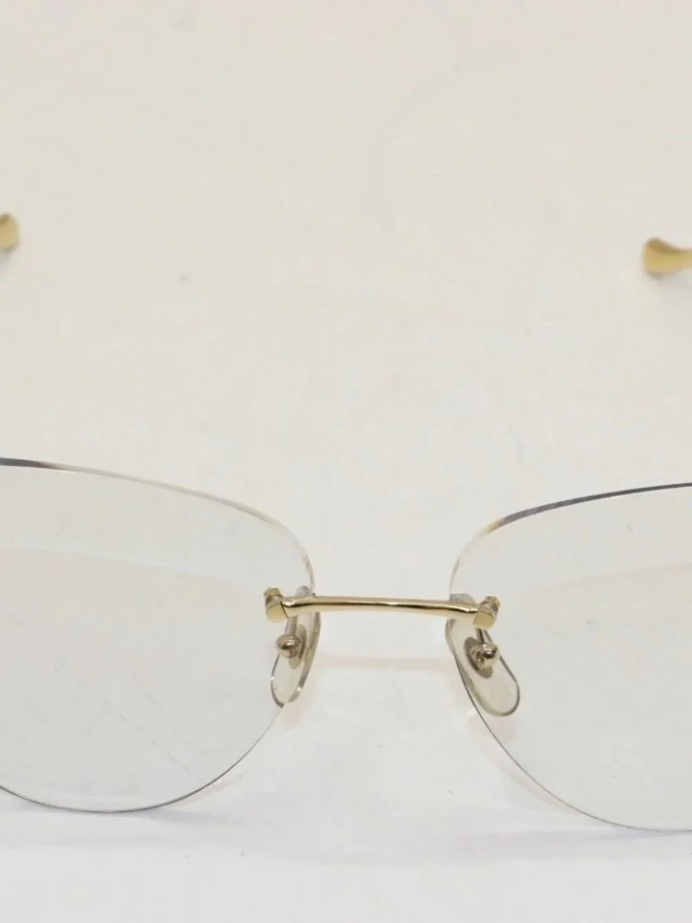 Cartier marks lens loose
