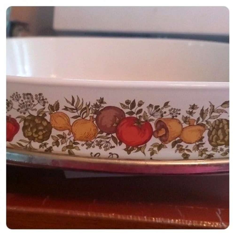 Corning Ware Casserole Dish Spice of Life A-10-B White Excellent Chrome Cradle
