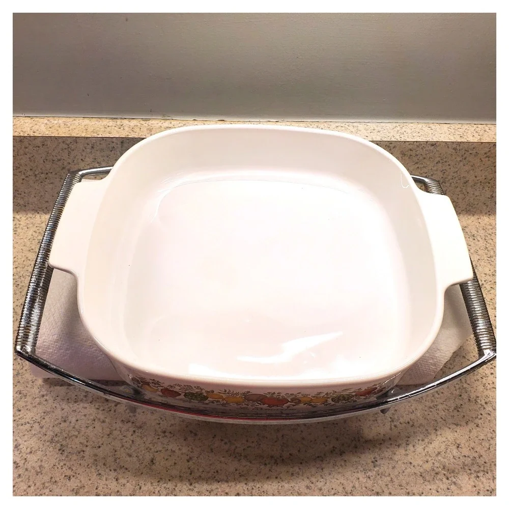 Corning Ware Casserole Dish Spice of Life A-10-B White Excellent Chrome Cradle