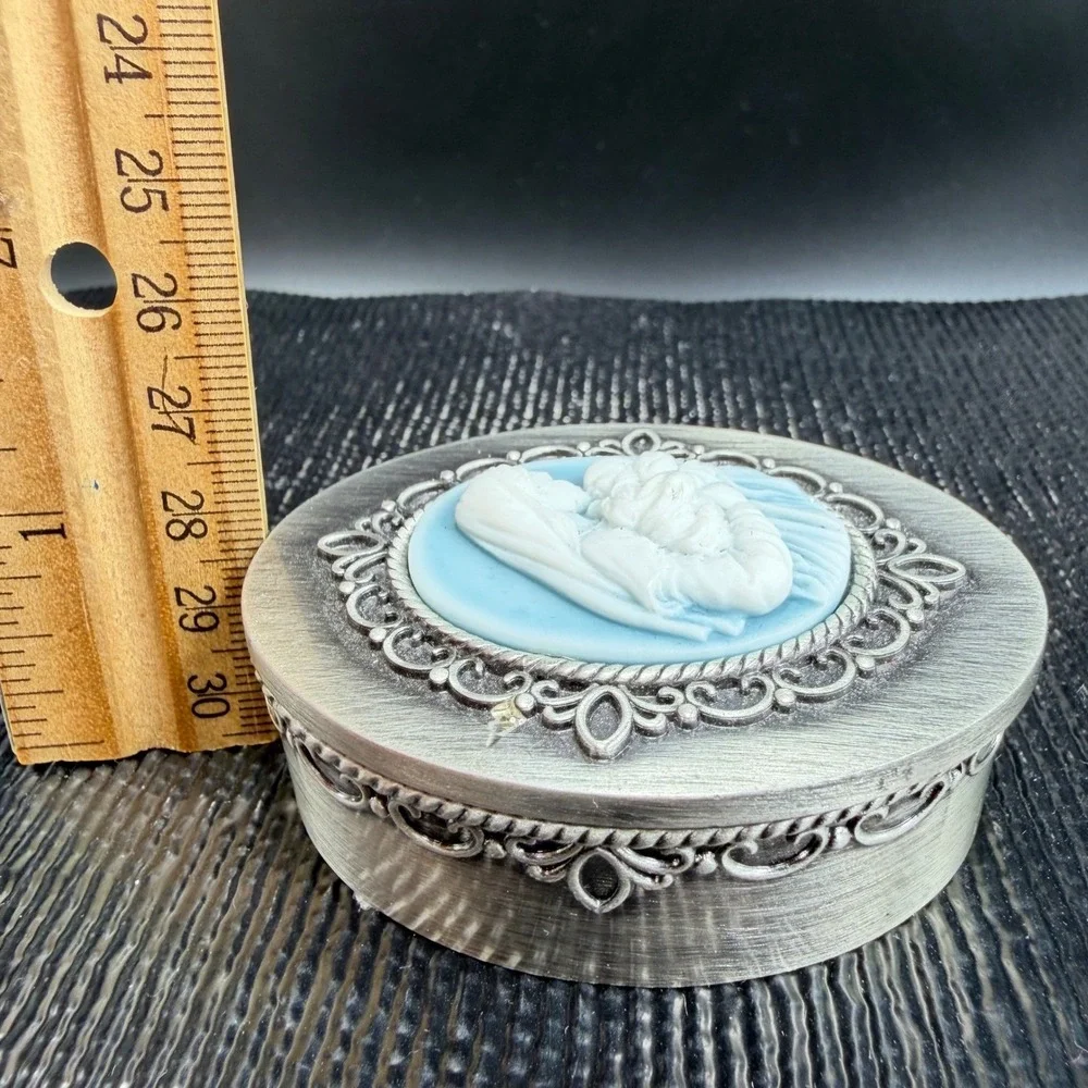2013‎ CB Mother and Child Cameo Trinket Box Silver Tone Blue Oval Jewelry Case