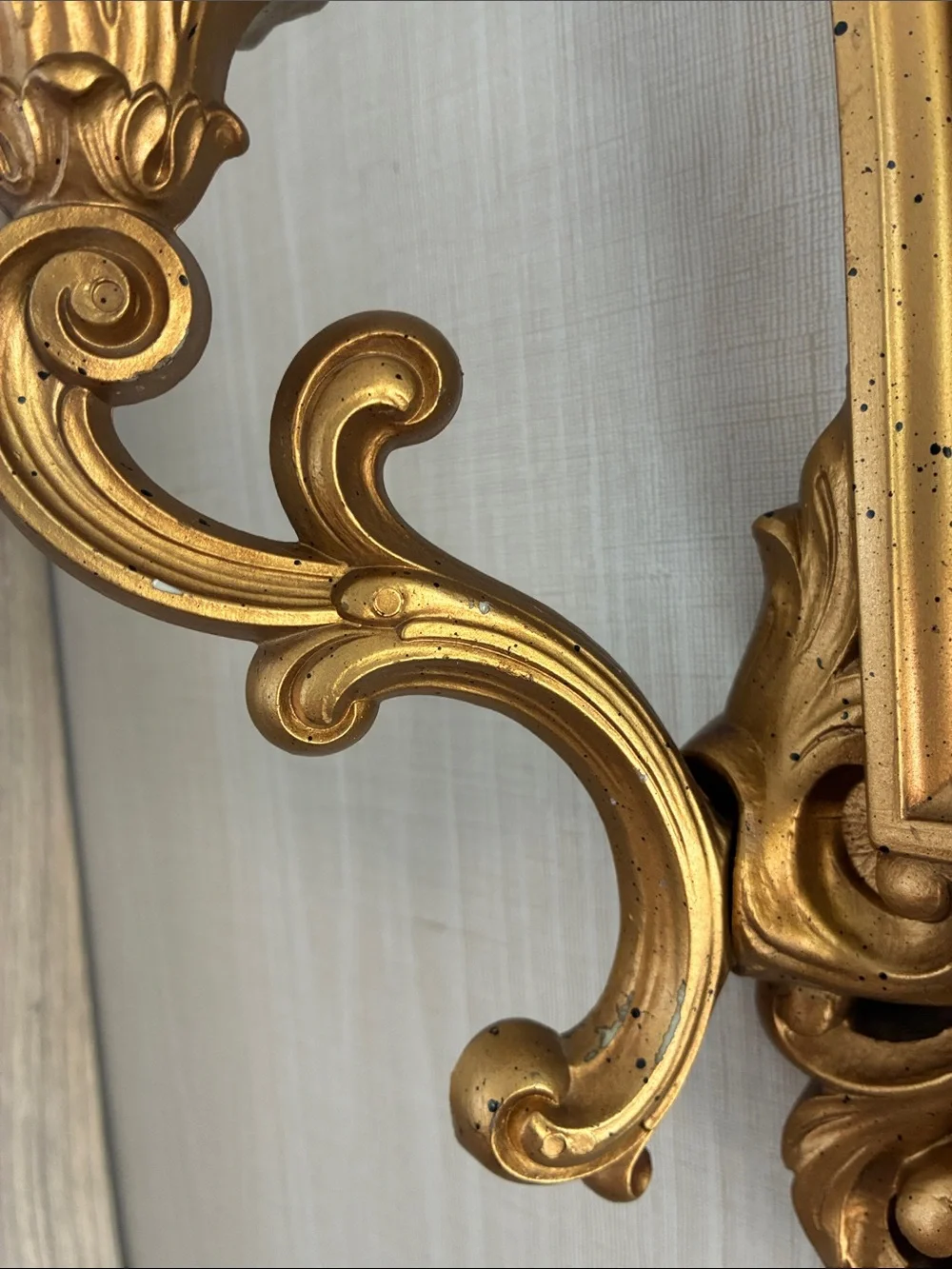 Syroco elegant gold