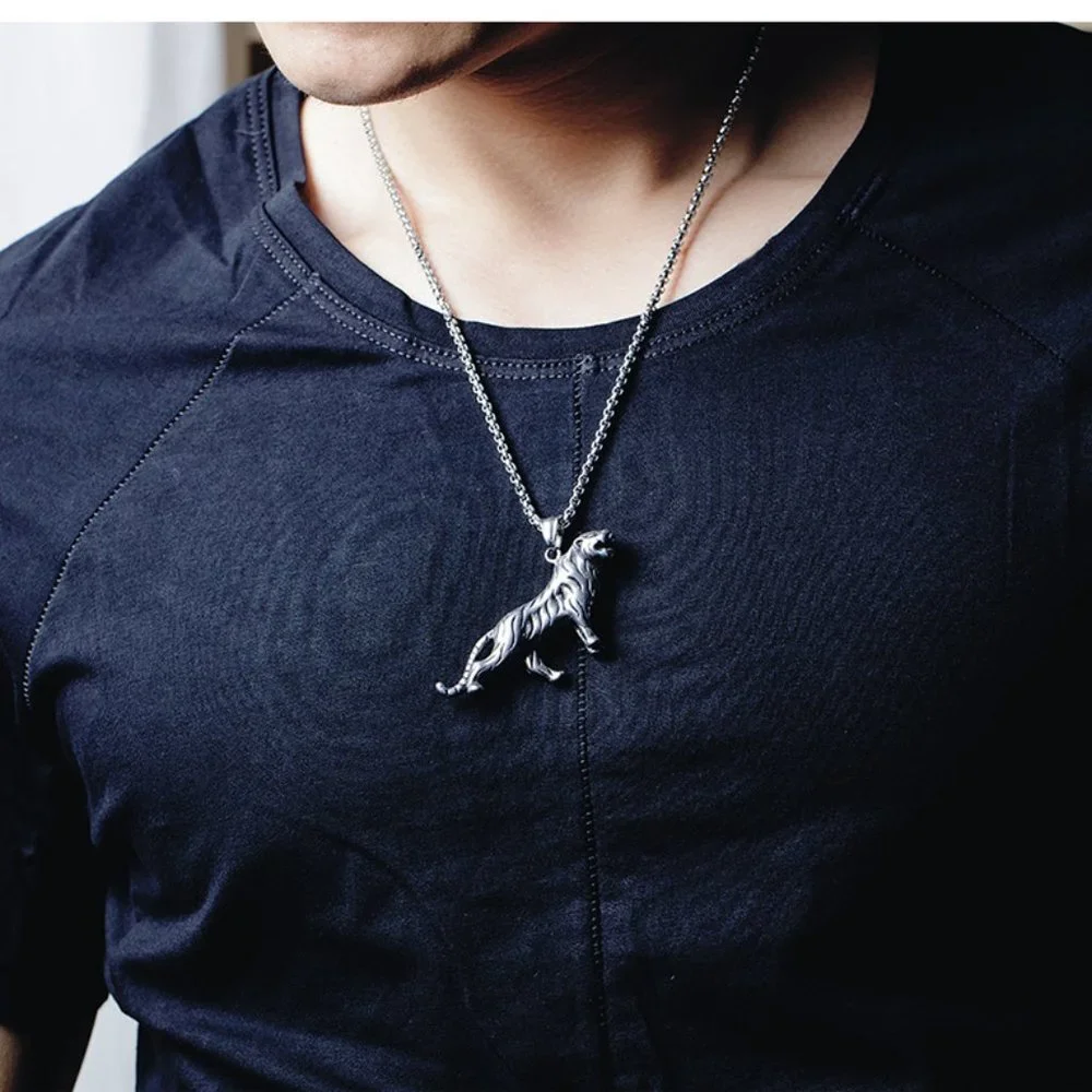 N/A pendant men animal