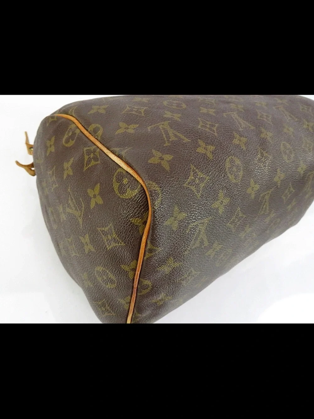 Louis Vuitton handles pattern