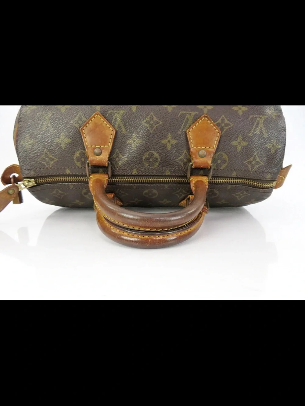 Louis Vuitton classic pattern signature